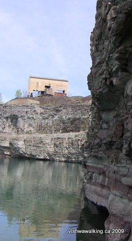 marmoraton, cliff from water leve and abandoned building