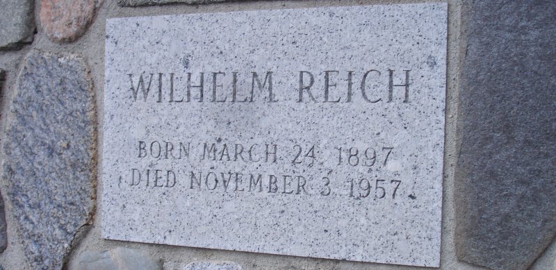 Reich - date on tomb