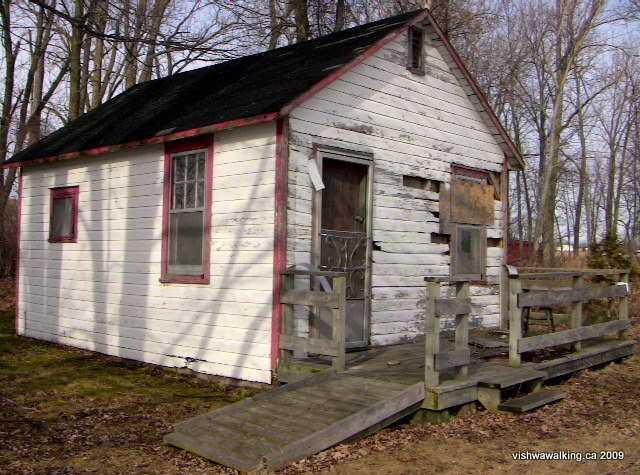 tyendinaga, abandoned railway, old cottage