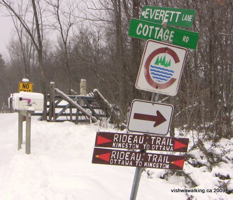 rideu trail, street signs by gould lake road